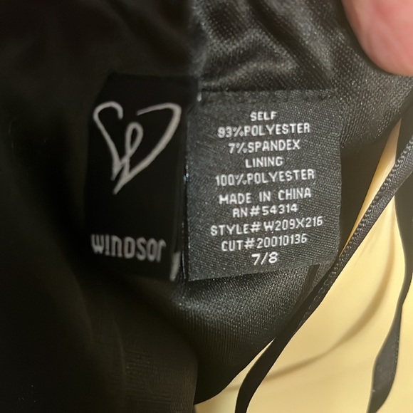 WINDSOR SEQUINED GOWN NWT SZ 7 - Picture 9 of 9